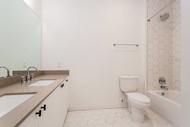 Building Photo - 800 Embassy Dr