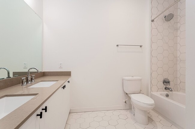 Building Photo - Light-Filled 2 Bed / 1 Bath – Wide-Plank Hardwood & W/D Included