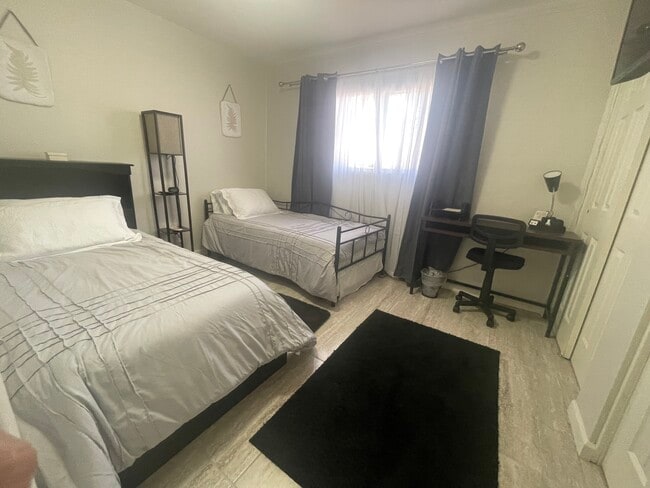 Building Photo - 6581 E Calle La Paz