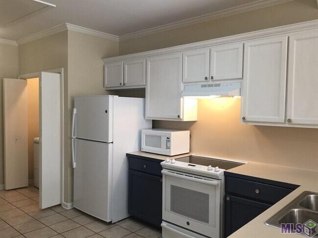 Building Photo - 9139 Pecan Tree Dr