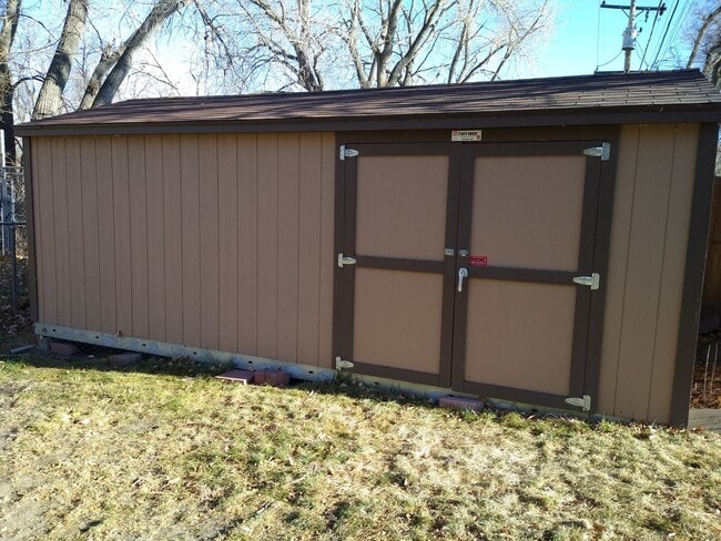 Building Photo - Virginia Village Home New Paint, Carpet, Blinds Backs up to Cherry Creek Trail