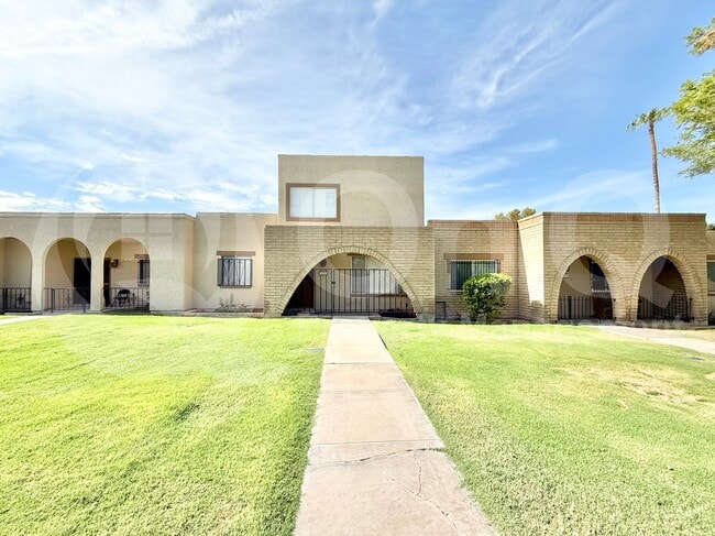 Primary Photo - 2113 E Dunbar Dr