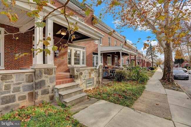 Building Photo - 3202 Dudley Ave