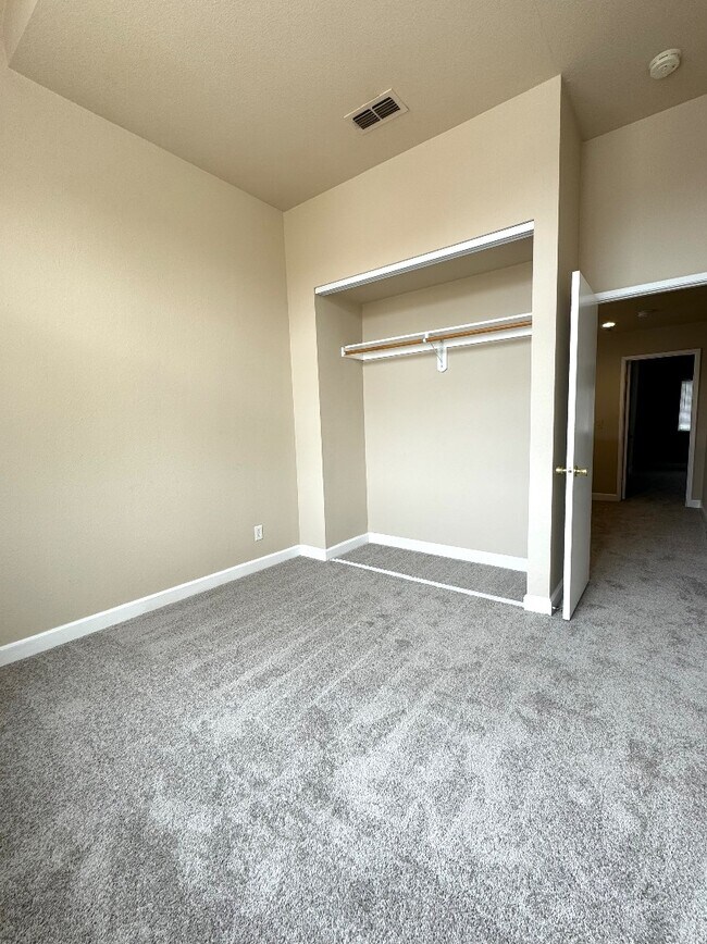 Building Photo - 5024 Rodeo Cir