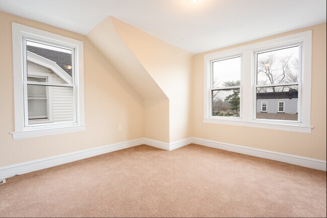 Building Photo - 2013 Edgmont Ave