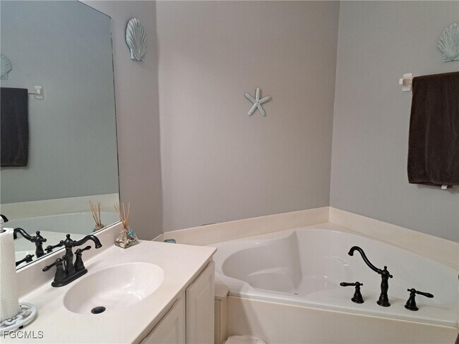 Building Photo - 14501 Grande Cay Cir