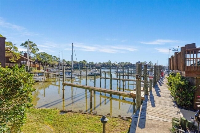 Building Photo - 727 Davis Rd