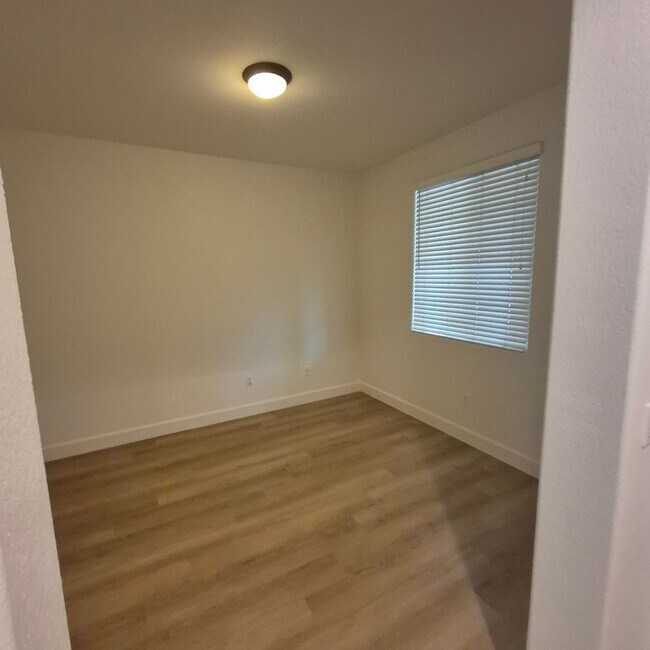 Building Photo - Natomas Home available for Speedy Move in.