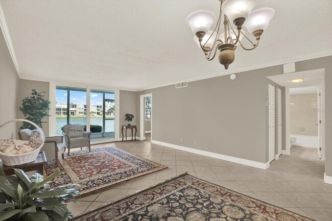 Building Photo - 7625 Sun Island Dr S