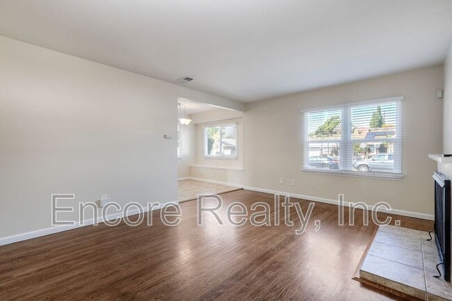 Building Photo - 6135 Chadwick Ave