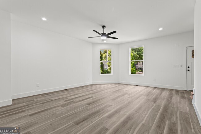 Building Photo - 598 Formwalt St SW