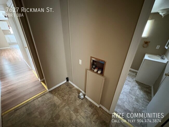 Building Photo - 7627 Rickman St
