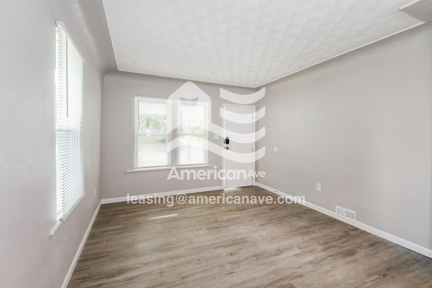 Building Photo - 313 Locust St