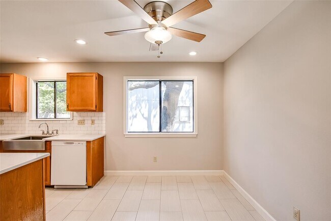 Building Photo - 11920 Meadowfire Dr