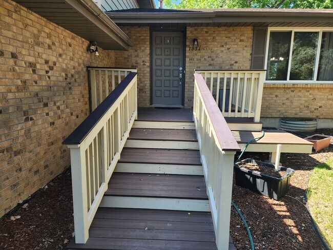 Building Photo - 7834 Greenbriar Cir