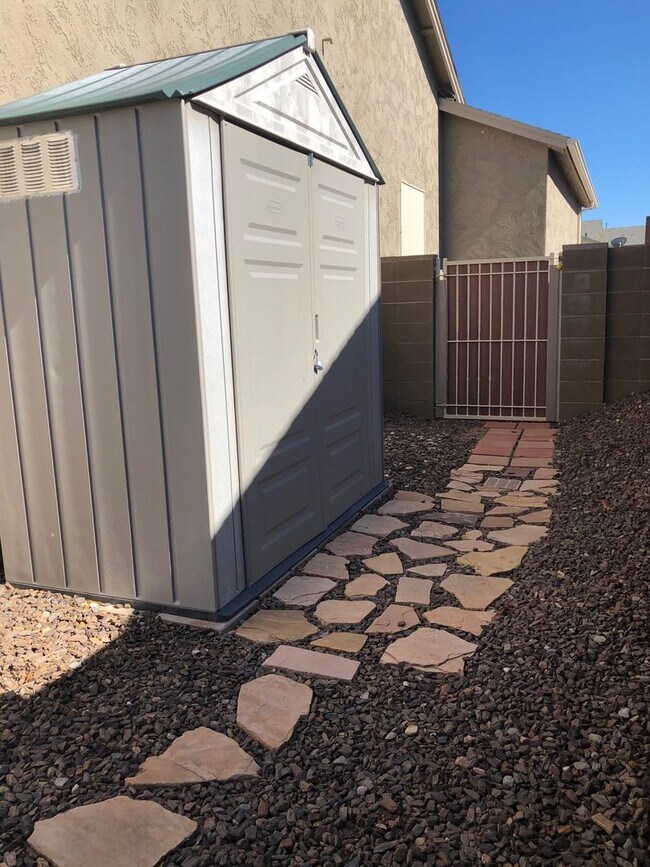 Building Photo - Corner Lot Charmer- Granville Amenities In...