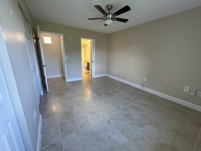 Building Photo - 7872 Sonoma Springs Cir