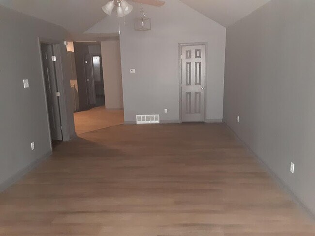 Building Photo - 3006 Calvert Ave