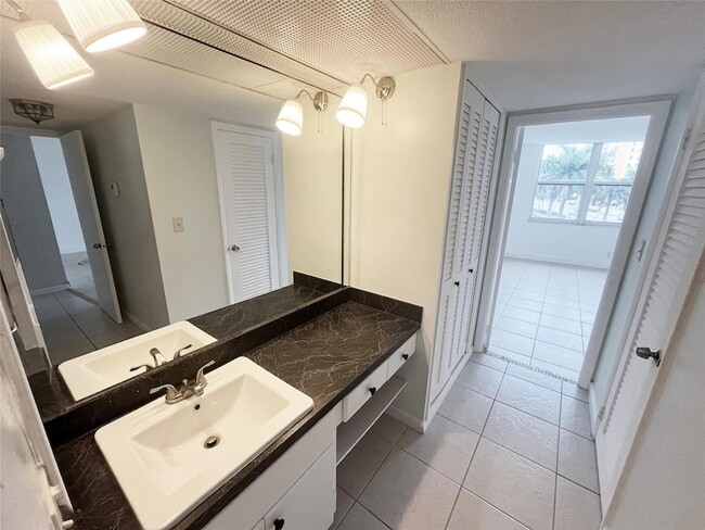 Building Photo - 301 N Ocean Blvd