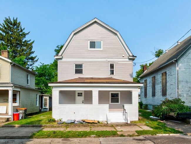 Primary Photo - 1221 4th Ave