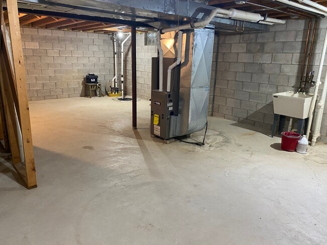 Building Photo - 4910 S Sunnyslope Rd