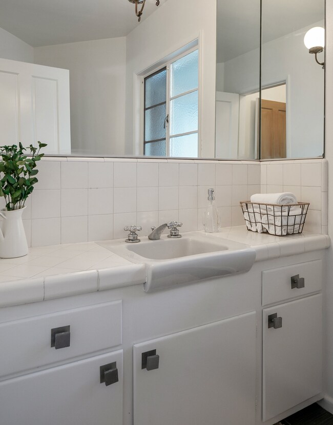 Building Photo - 19471 Rosita St