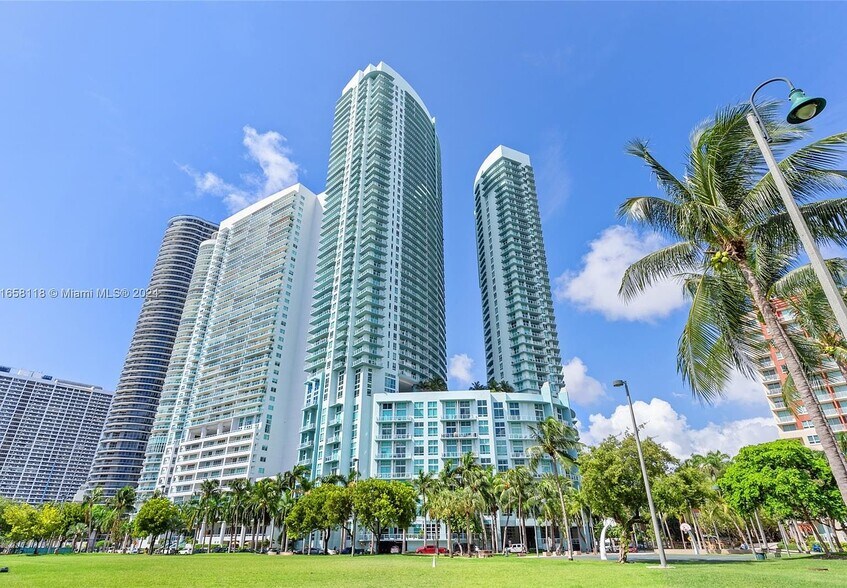 Building Photo - 1900 N Bayshore Dr