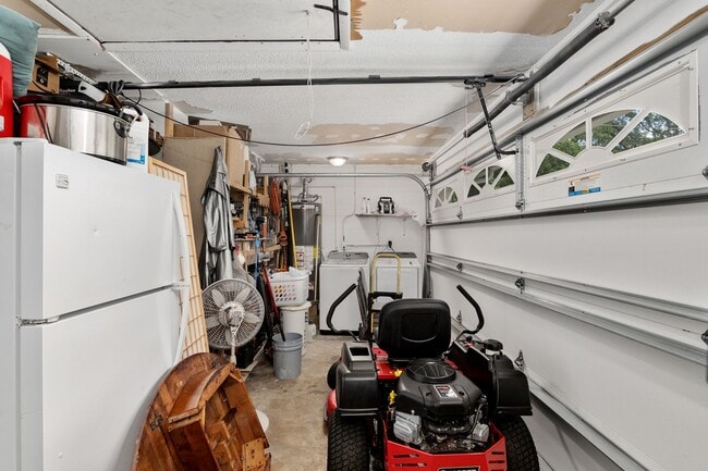 Building Photo - Beautiful 4/3 home With Attached Mother In...