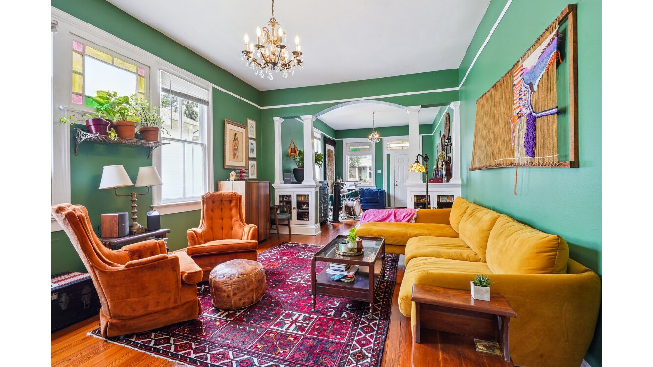 Building Photo - 4516 Banks St