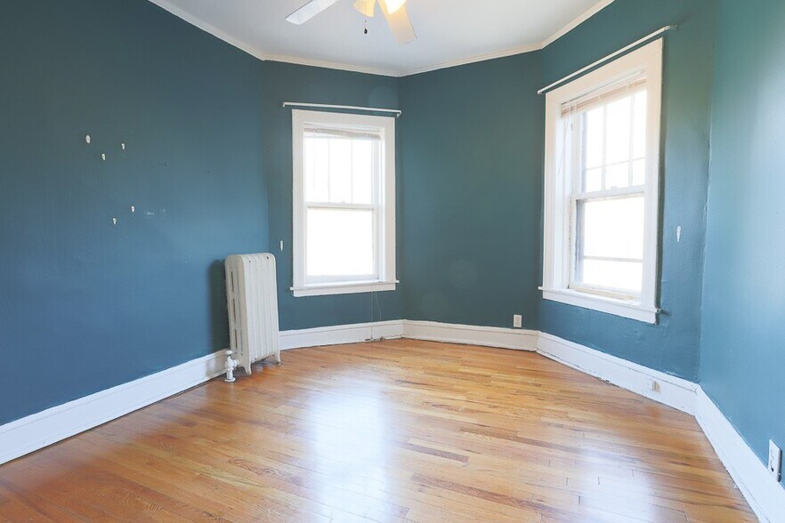 Building Photo - 621 W Cornelia Ave