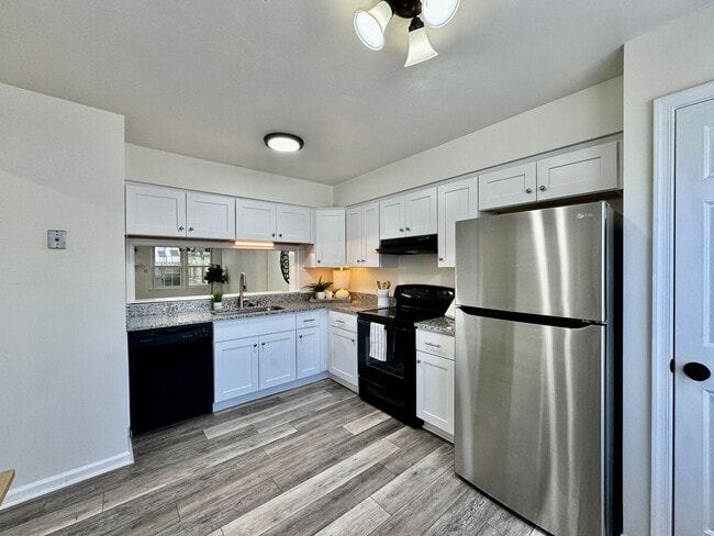 Building Photo - 3-Bedroom Townhome Ready NOW!! Completely Updated - Fenced Backyard - Exterior Storage!