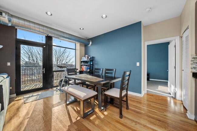 Building Photo - 1001 W 15th St