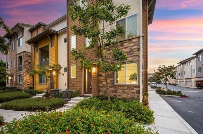 Primary Photo - 747 Savi Dr