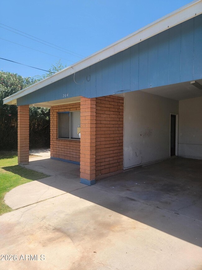 Building Photo - 204 N Standage