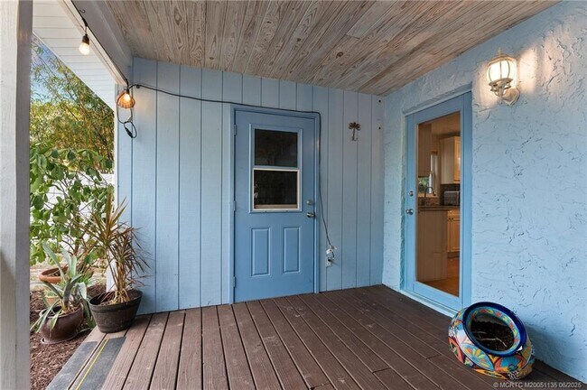 Building Photo - 508 SE Balboa Ave