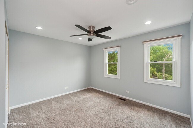 Building Photo - 1270 S Paddock Dr