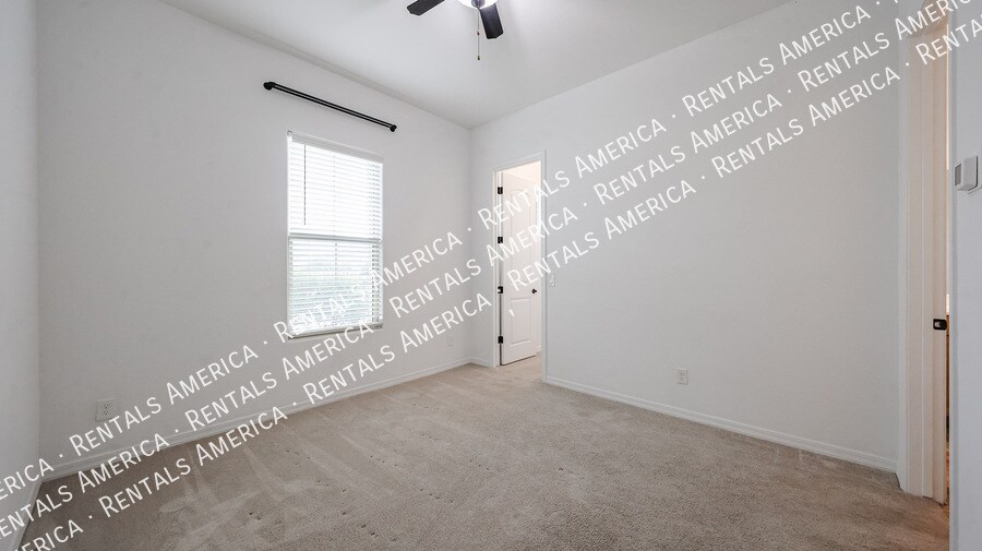 Building Photo - 19060 Rancho Dr