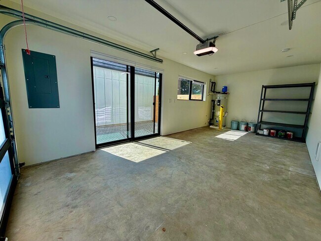 Building Photo - 4709 SW Hinds St