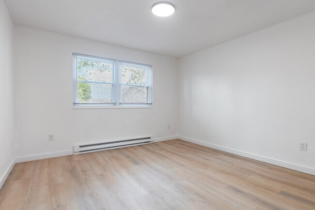 Building Photo - 303 Broadway