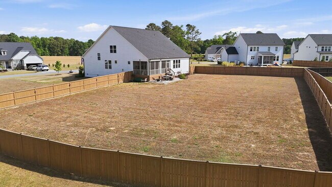 Building Photo - 192 Castle Pond Way