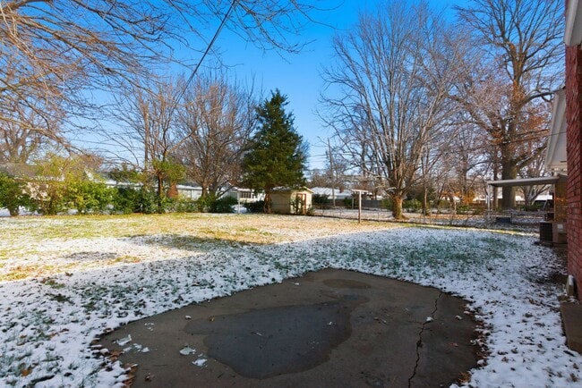 Building Photo - 3 Bedroom | 2 Bathroom | 2 Car Garage | Springfield MO | Fenced Back Yard!