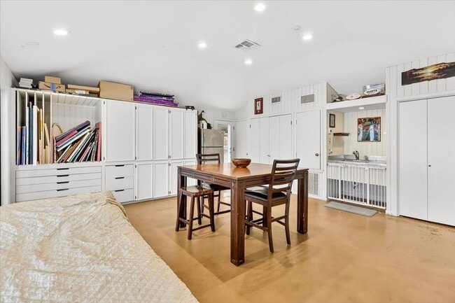 Building Photo - 722 Brock Dr