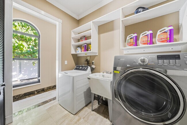 Building Photo - 10270 SW 58th St