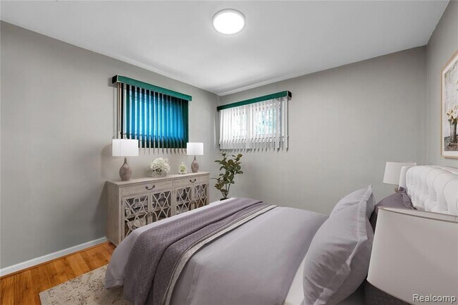 Building Photo - 3216 Maplewood Ave