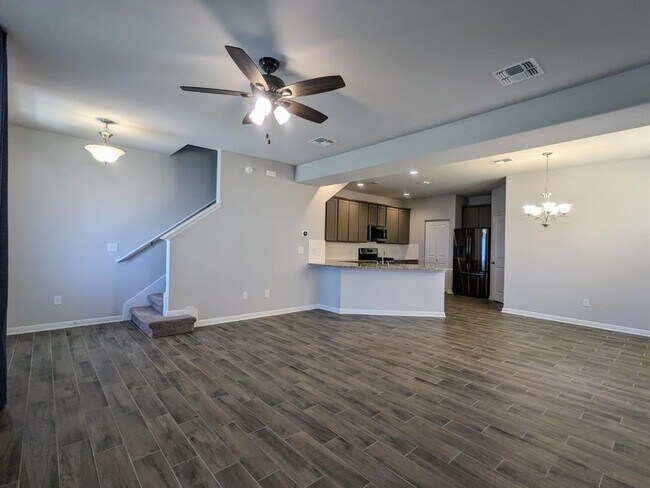 Building Photo - 196 Martha Ln