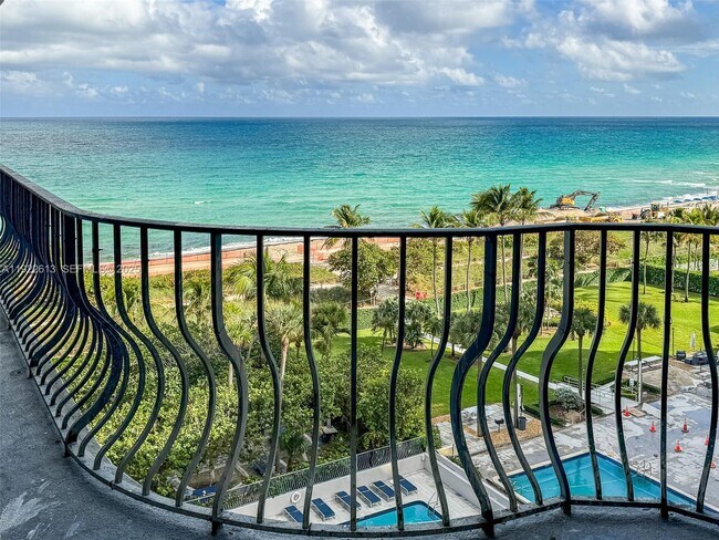 Building Photo - 8877 Collins Ave