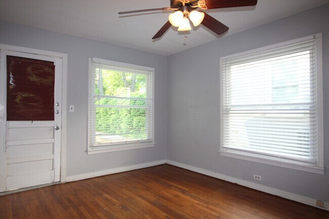 Building Photo - Available-Adorable Large 3 bedroom Home ne...