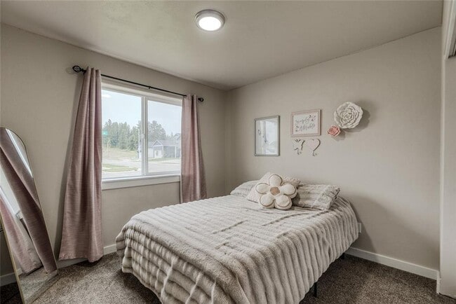 Building Photo - Beautiful Kalispell Home