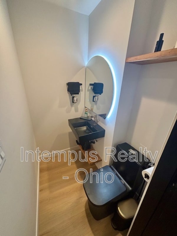 Building Photo - 6123 Brandon Dr