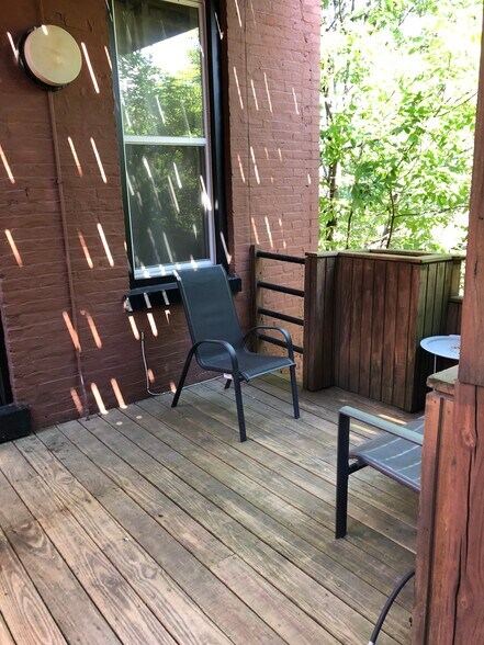 sun deck - 2059 N Clifton Ave